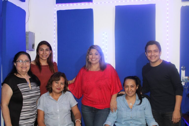 Visita de Samuel Rivera y su madre la Licda. Lorena Rivera junto al Staff de Ucoes El Salvador