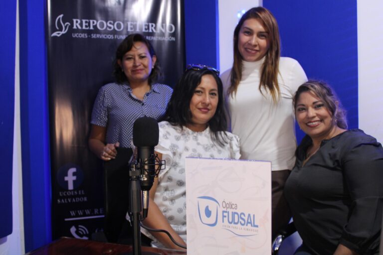 Visita de Jaquelinne de León de Óptica Fudsal junto al Staff de Ucoes El Salvador